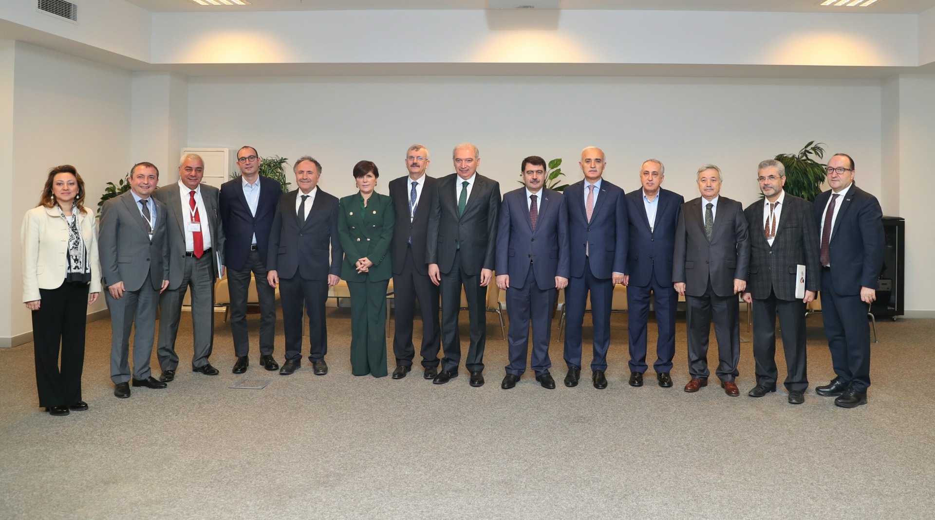 KALKINMA KURULU YK ÜYELERİ İLE TOPLU FOTOĞRAF.jpeg